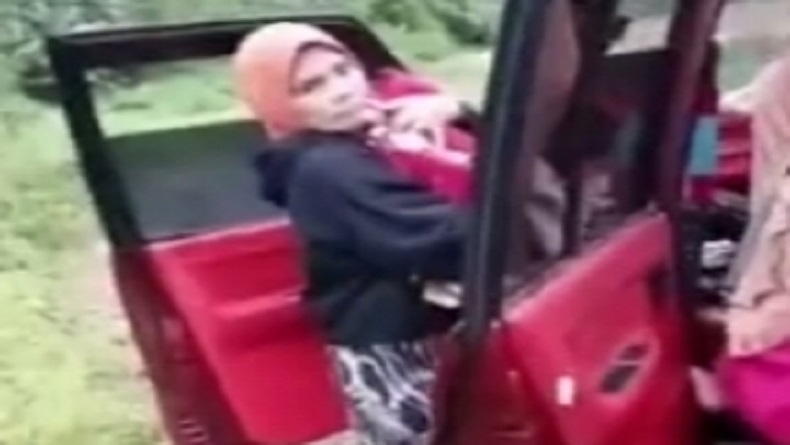Terjebak Luapan Sungai Cigadung, Ibu di Cianjur Terpaksa Melahirkan Dalam Mobil