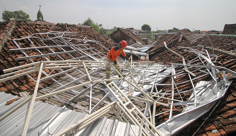 Angin Puting Beliung Terjang Bintan, 20 Rumah Warga Rusak Parah