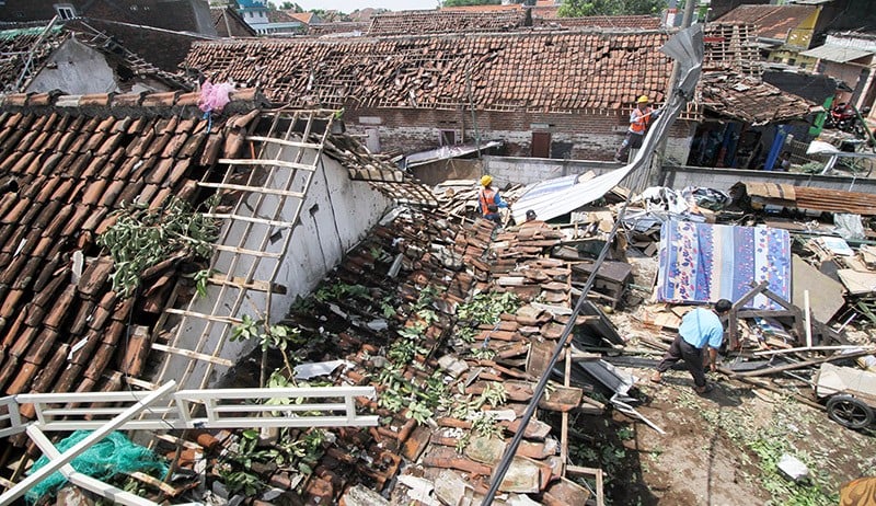 291 Rumah Rusak Diterjang Angin Puting Beliung di Sidoarjo - Bagian 2