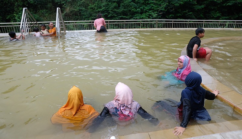 Kolam Pemandian Air Hangat di Wonosobo, Mampu Menyembuhkan Penyakit Kulit? - Bagian 2