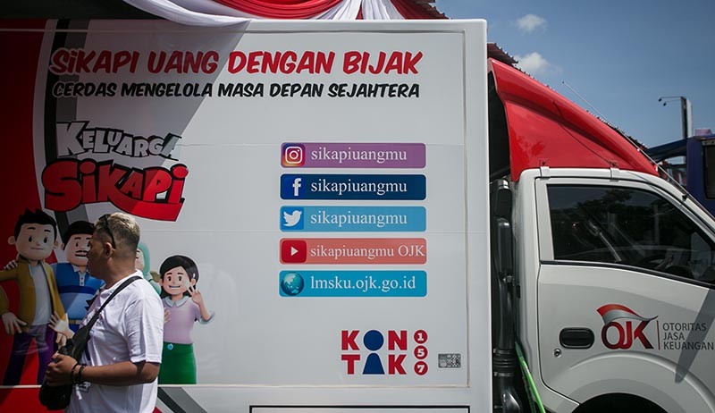 Edukasi Literasi Keuangan, OJK Luncurkan Mobil SiMolek di Karanganyar - Bagian 4
