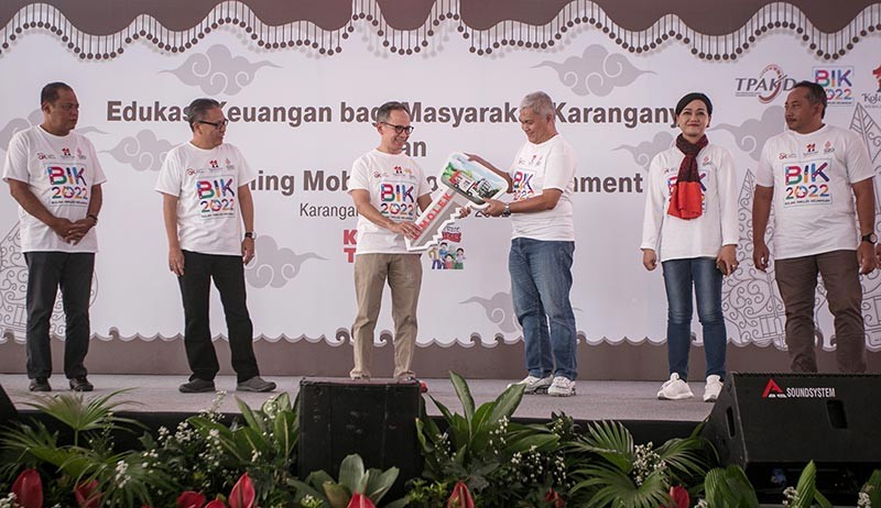 Edukasi Literasi Keuangan, OJK Luncurkan Mobil SiMolek di Karanganyar - Bagian 1