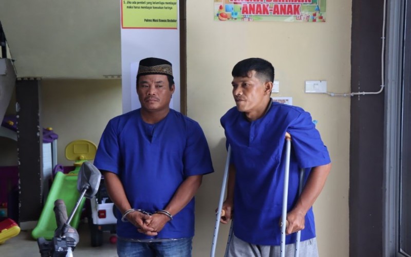 title Pria Tewas di Jalan Umum Mura Dibunuh karena Utang, 2 Pelaku Ditangkap Pria Tewas di Jalan Umum Mura Dibunuh karena Utang, 2 Pelaku Ditangkap