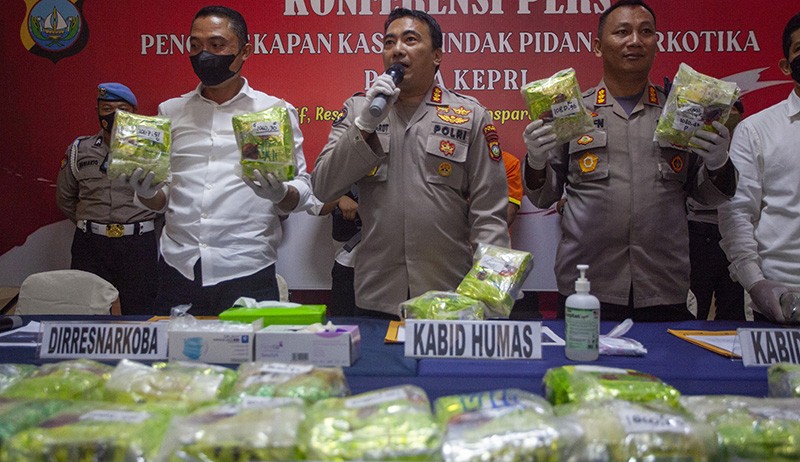 Penampakan 26,6 Kg Sabu Selundupan dari Malaysia Diamankan Polda Kepri - Bagian 3