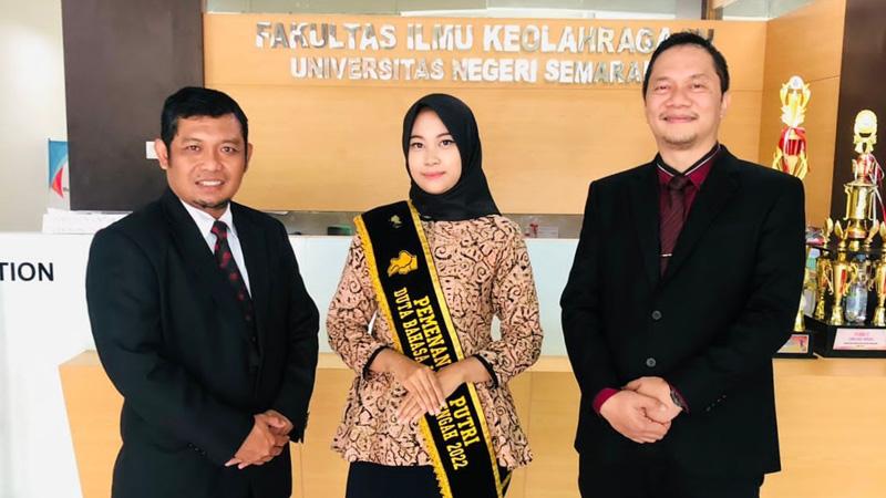 Sosok Hernina Dinanda, Mahasiswi Cantik Wakil Jateng dalam Pemilihan Duta Bahasa Nasional