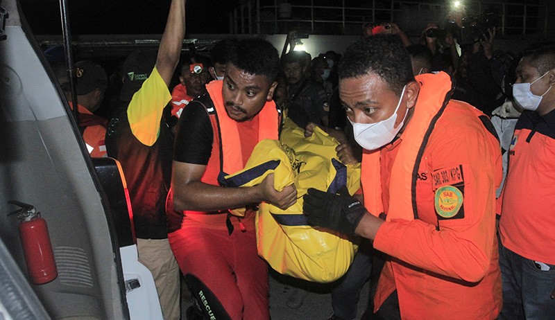 Kapal Cepat Terbakar di Kupang, 7 Penumpang Meninggal Dunia - Bagian 3