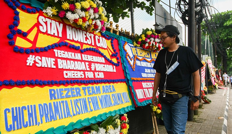 Karangan Bunga Dukung Bharada E Terbuka soal Pembunuhan Brigadir J - Bagian 2