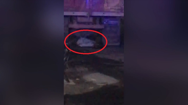 Terjatuh Usai Hindari Jalan Berlubang, Pemotor di Blitar Meregang Nyawa di Kolong Truk