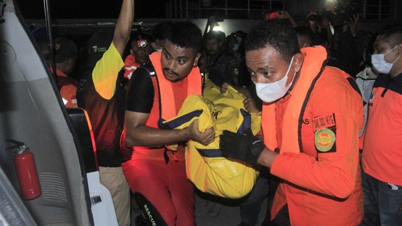 title Polda NTT Tetapkan Kapten Kapal Cantika Express 77 Jadi Tersangka Polda NTT Tetapkan Kapten Kapal Cantika Express 77 Jadi Tersangka