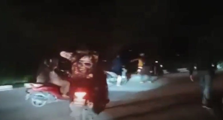 title Geng Motor Balap Liar Hendak Serang Posko Damkar Dibubarkan, Polisi Keluarkan Tembakan Peringatan Geng Motor Balap Liar Hendak Serang Posko Damkar Dibubarkan, Polisi Keluarkan Tembakan Peringatan