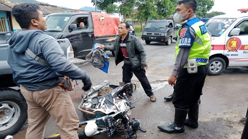 Oleng ke Kanan lalu Ditabrak Innova, Pemotor Tewas di Limbangan Garut