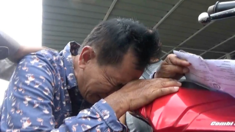 Tangis Haru Pedagang Garam di Padang, Motor Kesayangan yang Hilang Ditemukan Polisi