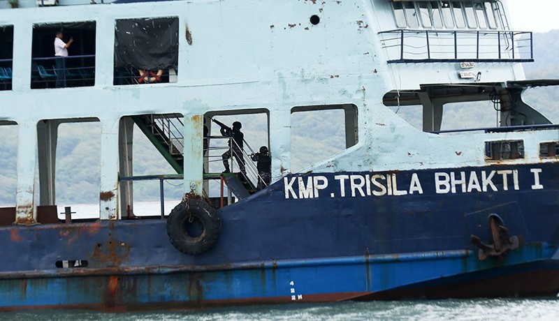 Foto-Foto TNI AL Serbu Kapal yang Dibajak di Perairan Selat Bali - Bagian 1