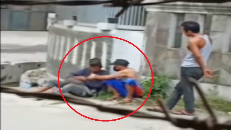 Viral Kakek Pedagang Asongan Dipalak 2 Preman di Medan, Kantong sampai Dirogoh 
