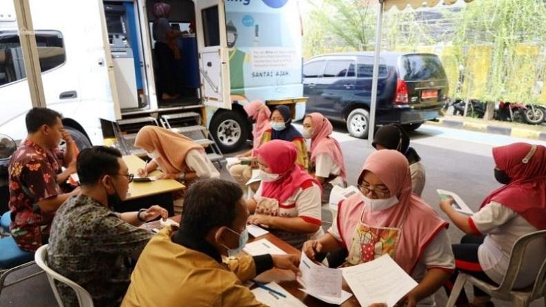 Ratusan Buruh Pabrik Rokok di Pekalongan Terima Dana Bansos