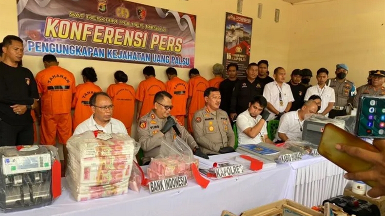 title Polisi Bongkar Peredaran Uang Palsu di Mesuji, 8 Pelaku Ditangkap 3 Buron Polisi Bongkar Peredaran Uang Palsu di Mesuji, 8 Pelaku Ditangkap 3 Buron