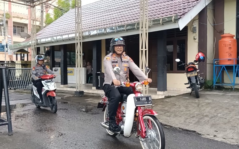 Potret Kapolres Jauh dari Hedon, Terbiasa Pakai Motor Butut ke Kantor 