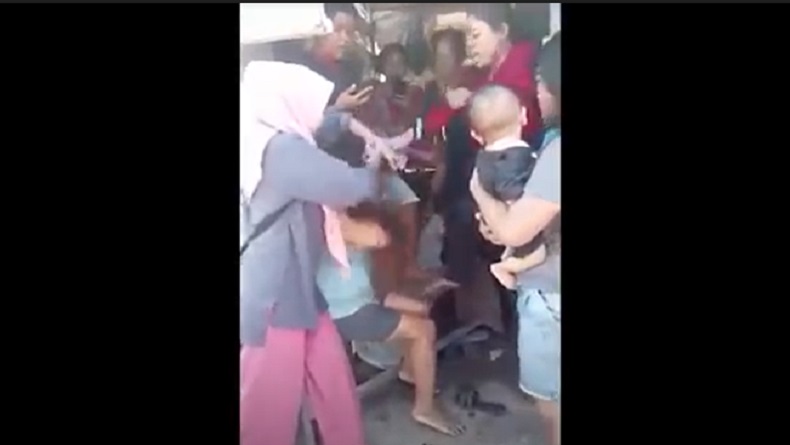 Diduga Hendak Jual Anak Gadis ke Pria, Ibu di Makassar Dikeroyok lalu Rambut Digunting