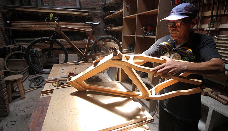 Penampakan Sepeda dari Limbah Kayu Buatan Sidoarjo Seharga Rp5-10 Juta  - Bagian 2