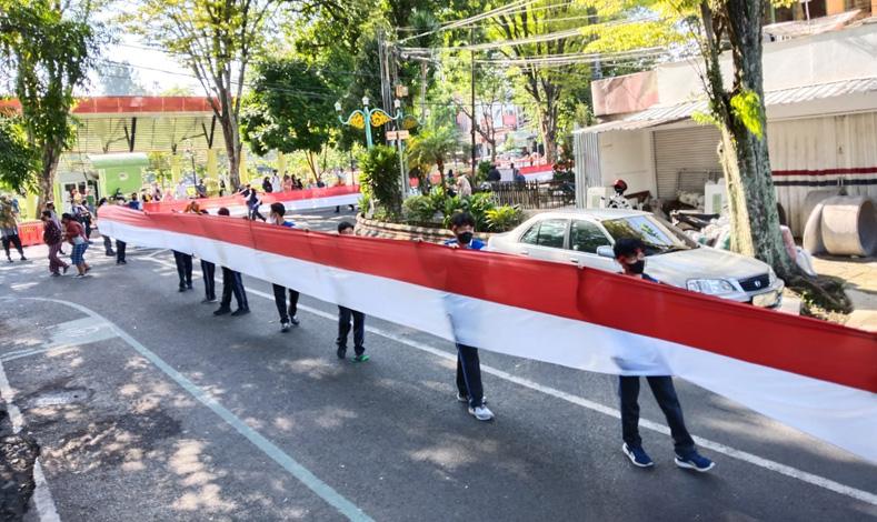 title Hari Sumpah Pemuda, Siswa SMA di Salatiga Bentangkan Bendera Merah Putih Sepanjang 1 Km Hari Sumpah Pemuda, Siswa SMA di Salatiga Bentangkan Bendera Merah Putih Sepanjang 1 Km