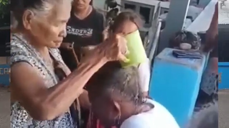 title Viral Korban Selamat Kebakaran Kapal Cantika Gelar Ritual Sebelum Pulang, Ini Penjelasannya Viral Korban Selamat Kebakaran Kapal Cantika Gelar Ritual Sebelum Pulang, Ini Penjelasannya