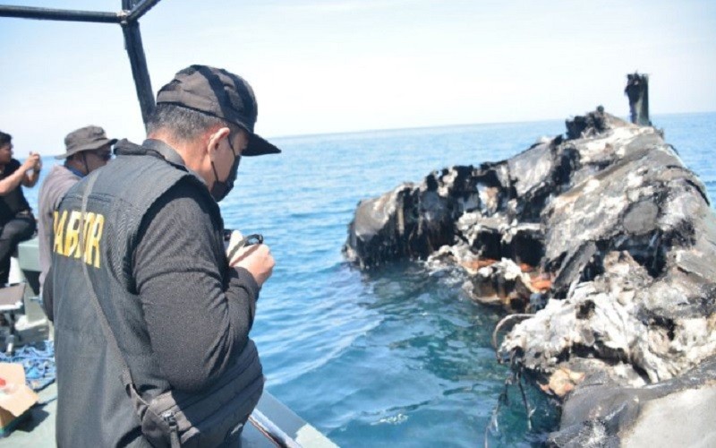 Olah TKP Kapal Cantika Express 77, Tim Labfor Menyelam Sedalam 20 Meter