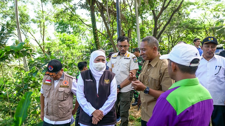 Gubernur Khofifah Siapkan Lahan Relokasi Warga Terdampak Tanah Bergerak di Pacitan