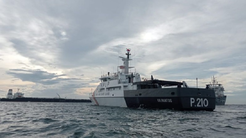 2 Kapal Patroli Dikerahkan untuk Evakuasi Tanker Djibouti yang Kandas di Selat Singapura