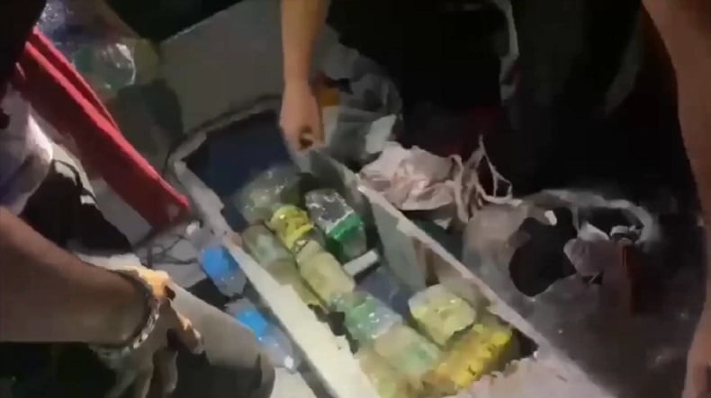 title Polisi Amankan 32 Kg Sabu dalam Speed Boat di Selat Cacing Karimun, Diduga Asal Malaysia Polisi Amankan 32 Kg Sabu dalam Speed Boat di Selat Cacing Karimun, Diduga Asal Malaysia