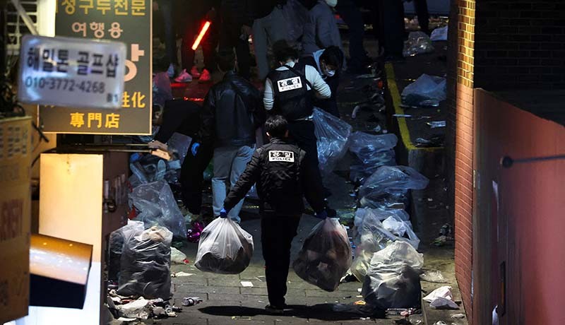 Foto-Foto Tragedi Halloween, 149 Orang Tewas Berdesakan di Gang Sempit Seoul - Bagian 7