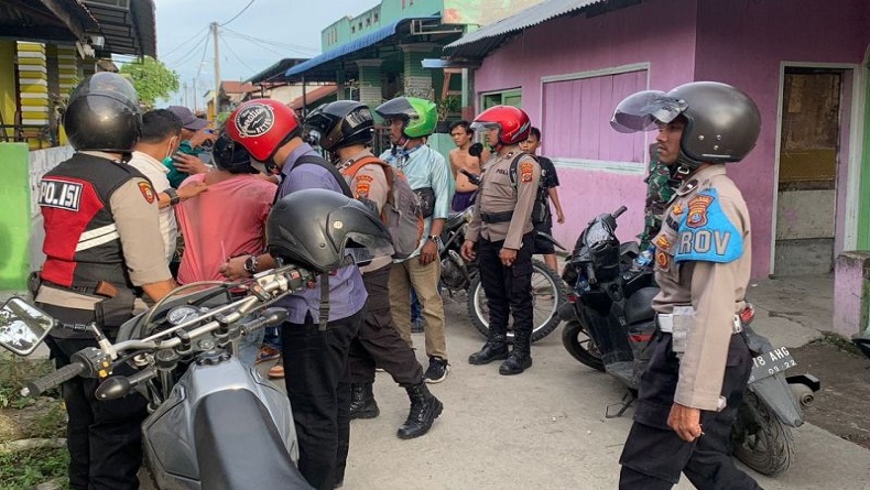 title Kampung Narkoba di Jalan Rawe Medan Digerebek, Polisi Tangkap Pengedar dan Pembeli Kampung Narkoba di Jalan Rawe Medan Digerebek, Polisi Tangkap Pengedar dan Pembeli