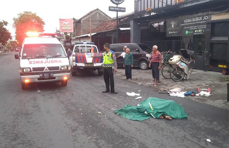 Tukang Becak di Bantul Tewas Diseruduk Dump Truk
