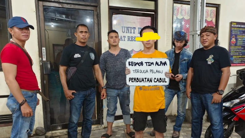 title Dirayu Pria Mabuk, Gadis Manado Tergoda hingga Disetubuhi Puluhan Kali Dirayu Pria Mabuk, Gadis Manado Tergoda hingga Disetubuhi Puluhan Kali