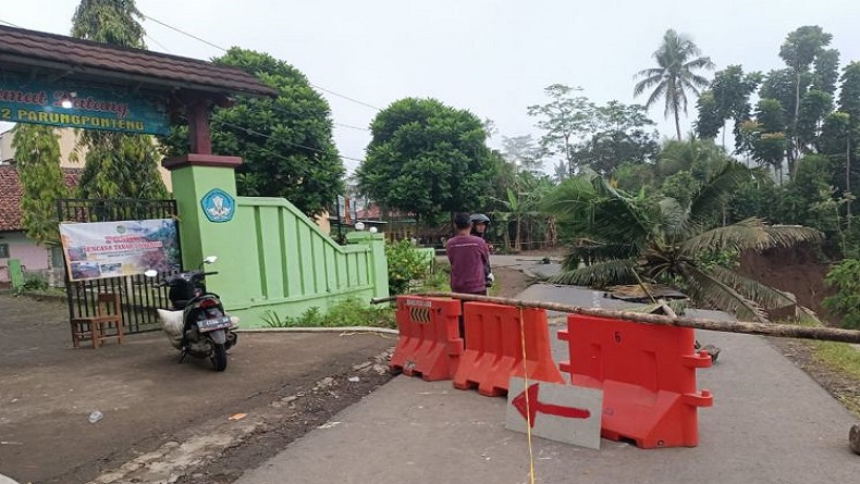 Khawatir Longsor Susulan, SDN 2 Parungponteng Tasikmalaya Dikosongkan