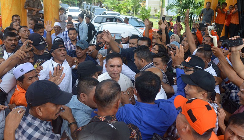 Bebas Bersyarat dalam Kasus Korupsi, Irwandi Yusuf Disambut Antusias Warga Aceh - Bagian 2