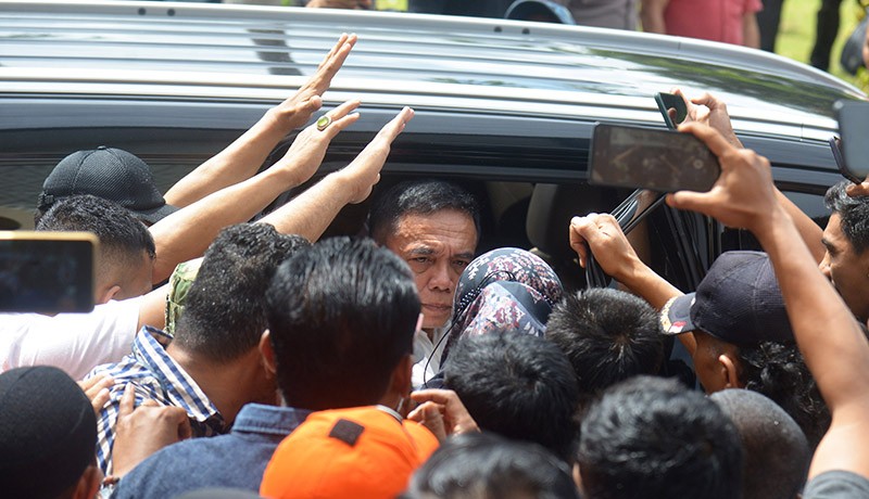 Bebas Bersyarat dalam Kasus Korupsi, Irwandi Yusuf Disambut Antusias Warga Aceh - Bagian 3