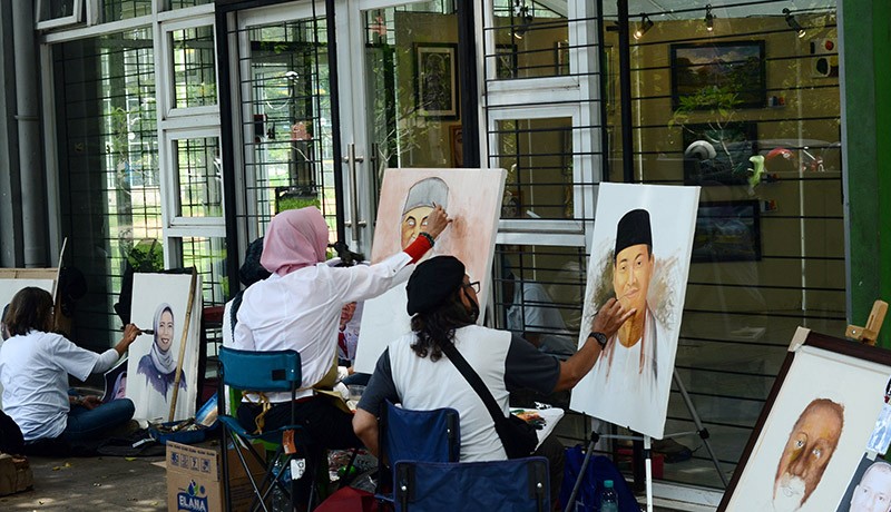 Seniman Melukis 1.000 Wajah Tokoh, Dukung Pemerintah Bangkit dari Pandemi - Bagian 1