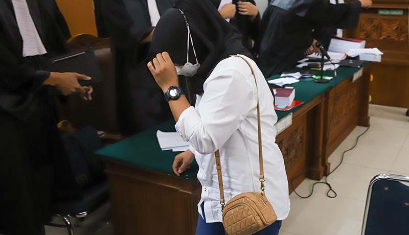 Diminta Hakim Jujur, Susi Pergi dengan Tutup Muka usai Jadi Saksi Pembunuhan Brigadir J - Bagian 3