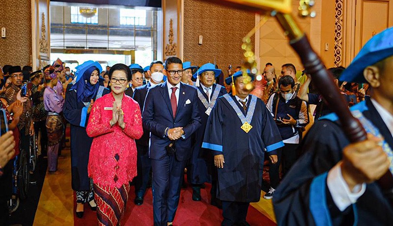 Sandiaga Uno Hadiri Wisuda Politeknik Pariwisata Negeri Medan - Bagian 2