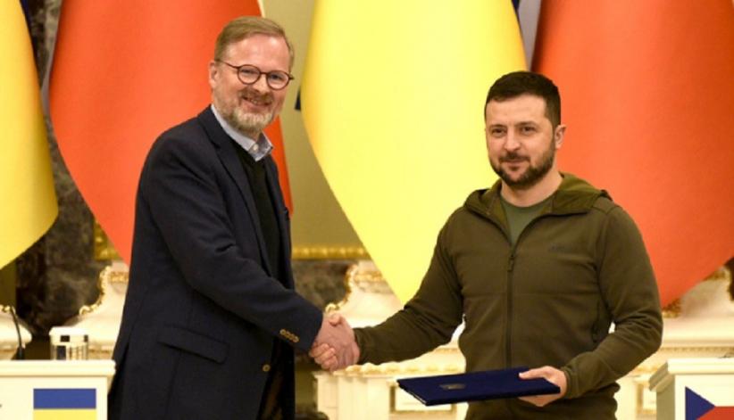 Zelensky Teken Deklarasi Bersama dengan PM Ceko terkait Keanggotaan Ukraina di NATO Zelensky Teken Deklarasi Bersama dengan PM Ceko terkait Keanggotaan Ukraina di NATO