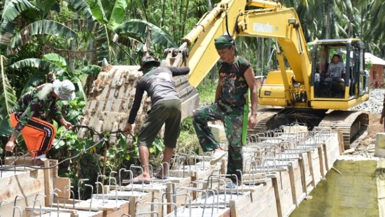 Percepat Pembangunan Jembatan, TMMD Kodim 1314 Kerahkan Alat Berat