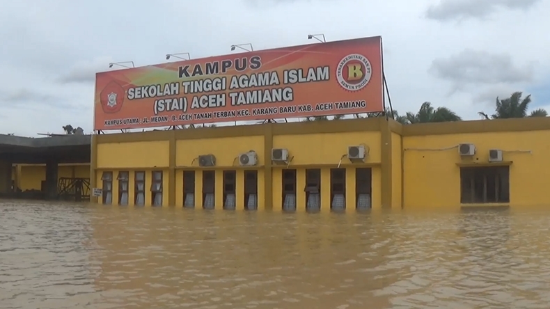Gedung Universitas Sekolah Tinggi Agam Islam Aceh Tamiang Terendam Banjir