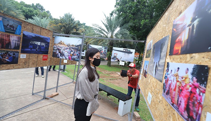 Wamenparekraf Angela Tanoesoedibjo Tinjau Pameran Foto Rekam Jakarta 24+ - Bagian 3