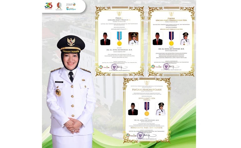 Bupati Bojonegoro Terima Piagam Lencana Bakti Praja Desa dari Mendes PDTT 