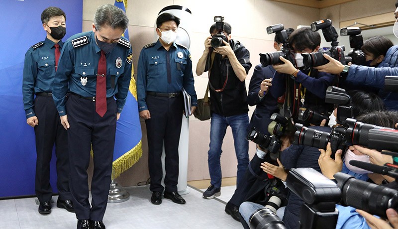 Jenderal Polisi Bintang Empat Membungkuk Minta Maaf atas Tragedi Halloween Itaewon - Bagian 1