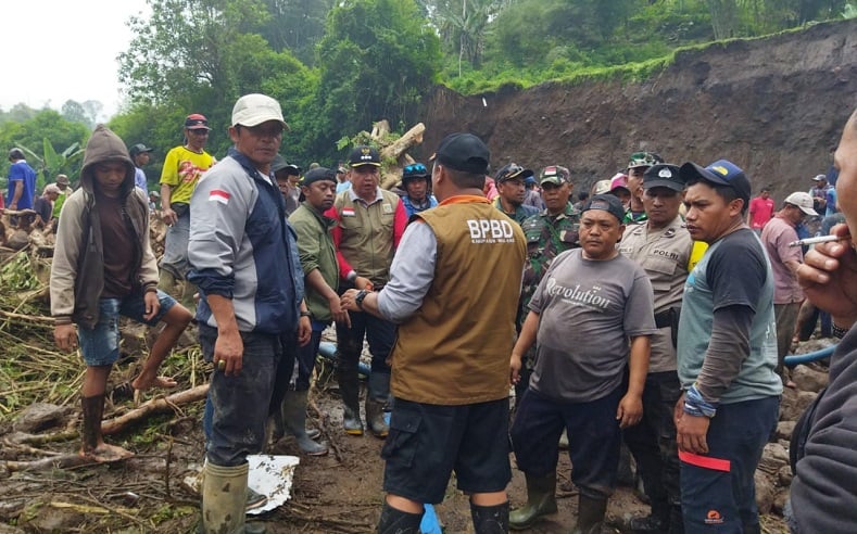 Warga di Malang Hilang Tertimbun Longsor saat Cari Bambu