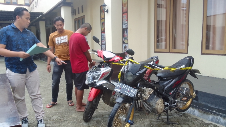 title Motor Mogok saat Kabur, Pelaku Curanmor Asal Sulsel Ditangkap di Sulteng Motor Mogok saat Kabur, Pelaku Curanmor Asal Sulsel Ditangkap di Sulteng