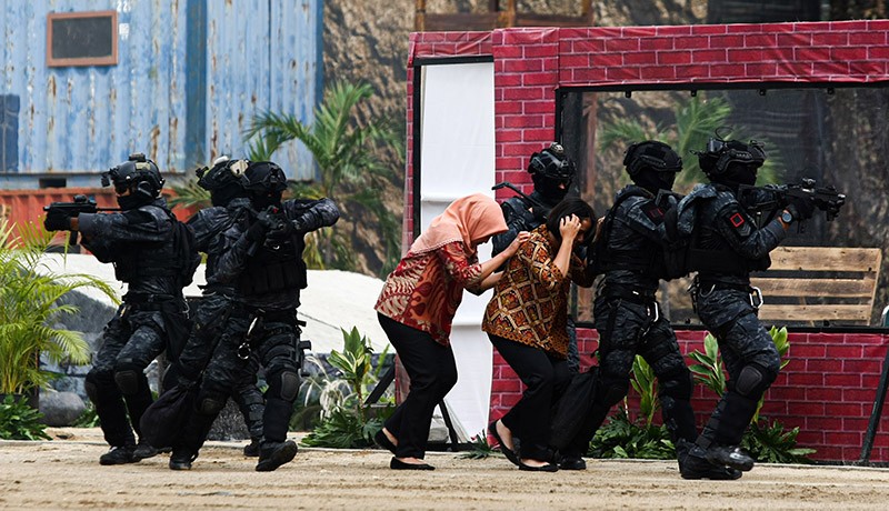 Selamatkan Sandera, TNI Serbu Bus TransJakarta yang Dikuasai Kelompok Bersenjata - Bagian 3