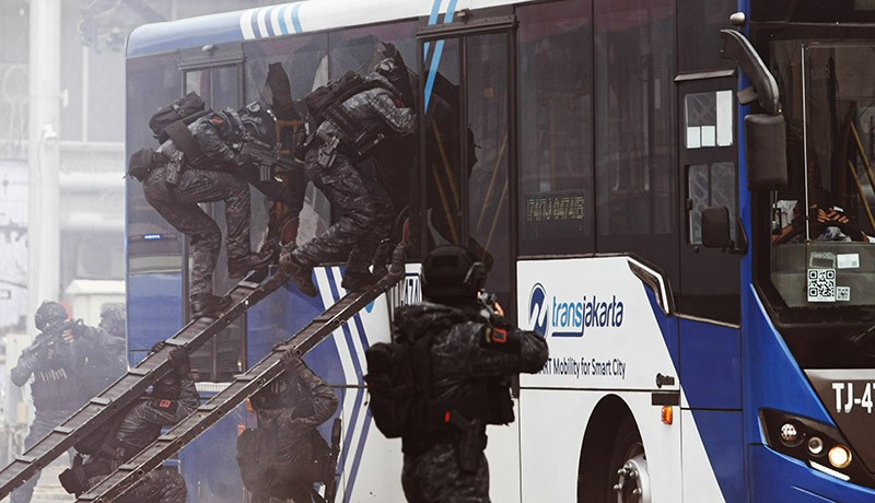 Selamatkan Sandera, TNI Serbu Bus TransJakarta yang Dikuasai Kelompok Bersenjata - Bagian 1