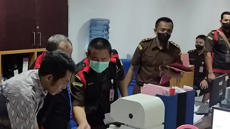 title Dugaan Korupsi Retribusi DLH, Kejati Geledah Kantor BPPRD Bandarlampung Dugaan Korupsi Retribusi DLH, Kejati Geledah Kantor BPPRD Bandarlampung